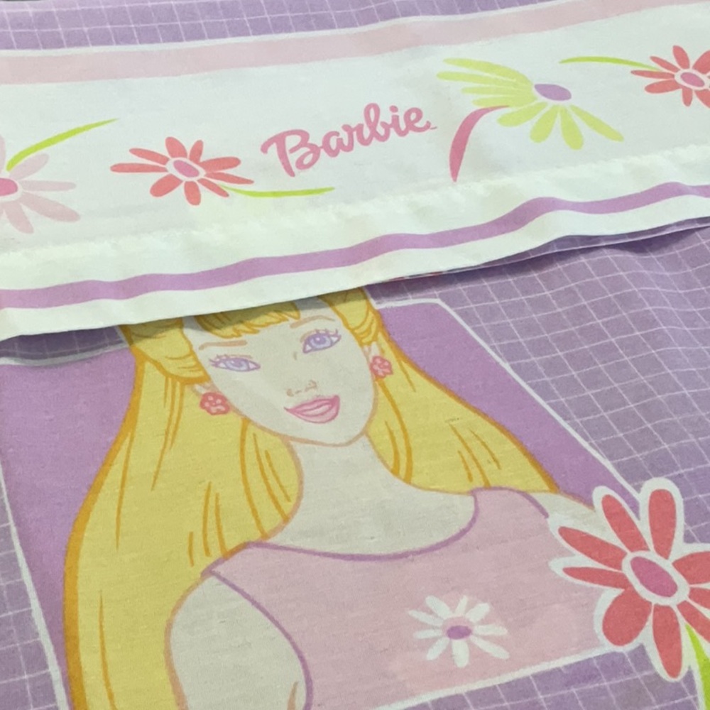 🩷 Barbie full top sheet and two standard pillowcases.